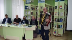 Борисовские школьники и студенты пообщались с известными литераторами
