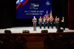 Вячеслав Гладков вручил награды борисовским спасателям