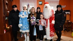 Акция «Полицейский Дед Мороз» прошла в Борисовском районе