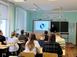 «Единая Россия» запустила цикл уроков по финансовой грамотности для старшеклассников