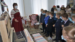 Мастерская ручного ткачества «Кросна» открылась в Борисовском Доме ремёсел
