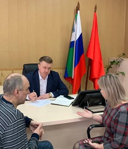 Владимир Переверзев рассмотрел вопросы жителей района на приёме граждан