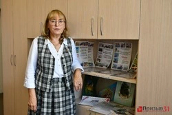 Всегда приветливо встречает. Инна Калашникова почти 45 лет передаёт знания студентам техникума