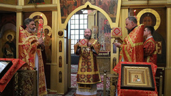 Епископ Софроний совершил Божественную литургию в храме села Хотмыжск Борисовского района
