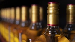 Вячеслав Гладков предложил облдуме законопроект по сокращению времени продажи алкоголя в приграничье