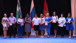 54 учителя получили награды на традиционной педагогической конференции в Борисовке