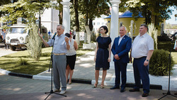 Евгений Савченко поздравил коллектив областной клинической больницы с 65-летием учреждения