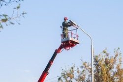 Специалисты «Белгородэнерго» смонтировали 2129 светильников наружного освещения в регионе 