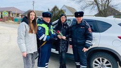 Борисовские автоинспекторы присоединились к Всероссийской акции «Цветы для автоледи»
