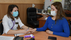 Мобильная бригада Борисовской ЦРБ провела вакцинацию в управлении образования