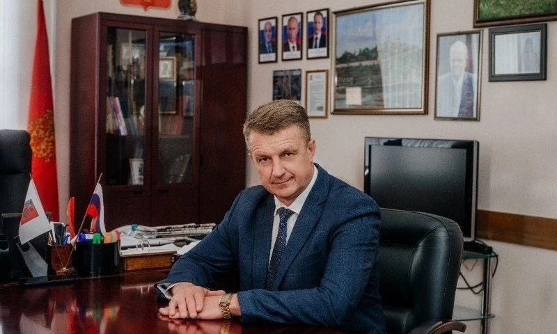 Переверзев поздравил борисовских школьников с праздником Последнего школьного звонка