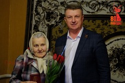 Владимир Переверзев вручил медаль 80-летия Победы бывшей узнице концлагеря 