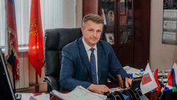 Владимир Переверзев поздравил борисовцев с Днём флага Белгородской области