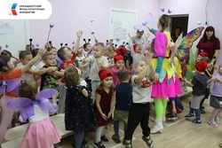 В детском саду «Сказка» прошёл показ спектакля «Муха-Цокотуха» по проекту ЦКР «Борисовский»