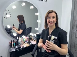 Жительница Борисовки открыла кабинет перманентного макияжа