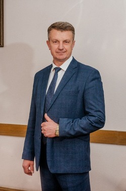 Владимир Переверзев поздравил женщин Борисовского района с 8 Марта