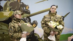 Губернатор поздравил девушек из белгородских отрядов самообороны с наступающим 8 Марта