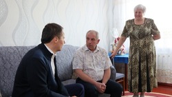 Белгородский губернатор встретился с участником боевых действий в Афганистане перед 23 февраля 