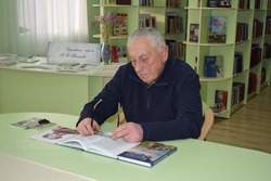 Пётр Мальцев и Владимир Коваль выступили перед читателями Центральной библиотеки Борисовского района