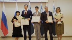 Вячеслав Гладков наградил талантливую молодёжь региона именными стипендиями  