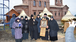 Освящение куполов строящегося храма прошло в борисовском женском монастыре
