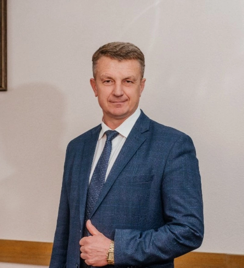 Владимир Переверзев поздравил женщин Борисовского округа с Днём матери