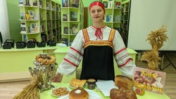 Владельцы «Пушкинской карты» смогли бесплатно  посетить экскурсию в библиотеке Борисовского района 