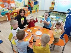 Сотрудники Госавтоинспекции провели мастер-класс по изготовлению световозвращающих элементов