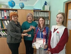 Педагоги и учащиеся Борисовской СОШ присоединились к Всероссийской акции «Красная гвоздика»