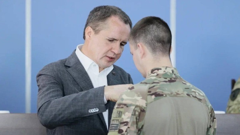 Вячеслав Гладков поблагодарил и наградил сотрудников Росгвардии и бойцов территориальной самообороны