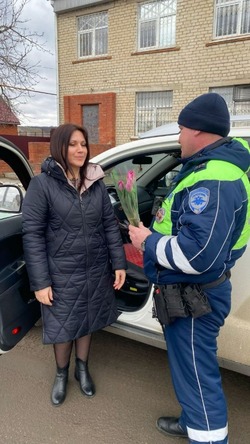 Борисовские автоинспекторы провели акцию «Цветочный патруль»