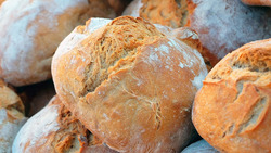 Роспотребнадзор порекомендовал не хранить хлеб в полиэтиленовых пакетах