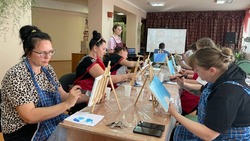 Жители Хотмыжска стали участниками мастер-класса по живописи