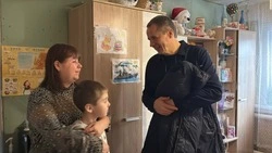  Вячеслав Гладков поздравил с наступающим Новым годом семью из Борисовского округа