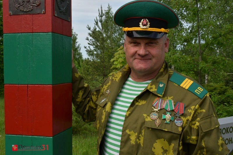 На границе службу нёс. Сергей Шуляков был награждён нагрудным знаком «Отличник погранслужбы»