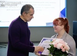 Вячеслав Гладков наградил стипендиями представителей молодёжного актива Белгородской области