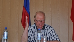 Председатель мунсовета Борисовского района Виктор Кабалин представил отчёт о работе