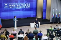 Гладков рассказал о передаче 309 автомобилей муниципалитетам и спецподразделениям