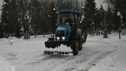 Борисовские коммунальщики направили на расчистку снега всю технику