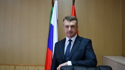 Владимир Переверзев поздравил борисовцев с Днём государственного флага Российской Федерации