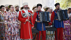 Кубанский казачий хор выступил на фестивале «Хотмыжская осень»