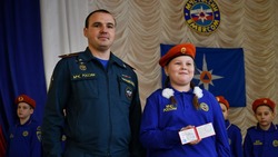 Ученики Крюковской средней школы получили удостоверения кадета МЧС