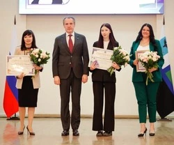 Губернатор Вячеслав Гладков вручил борисовцам именные стипендии