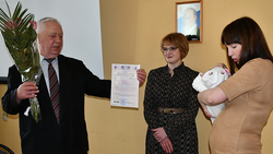 Ирина Пашкова из Борисовки получила сертификат на материнский капитал за первого ребёнка