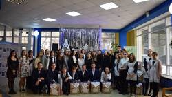 Руководитель аппарата главы администрации Борисовского района вручил награды школьникам