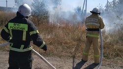 Обрыв проводов ЛЭП стал причиной возгорания в селе Крюково Борисовского района