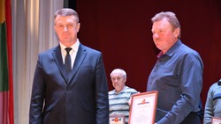 Владимир Переверзев поздравил лучших работников жилищно-коммунальной сферы Борисовского района