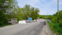 Строители продолжили ремонт моста в селе Новоалександровка Борисовского района