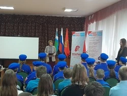 В Хотмыжской средней школе состоялось посвящение учащихся в ряды «Юнармии»