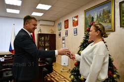 Семья из Берёзовки с ребёнком-инвалидом получила ключи от собственного нового жилья